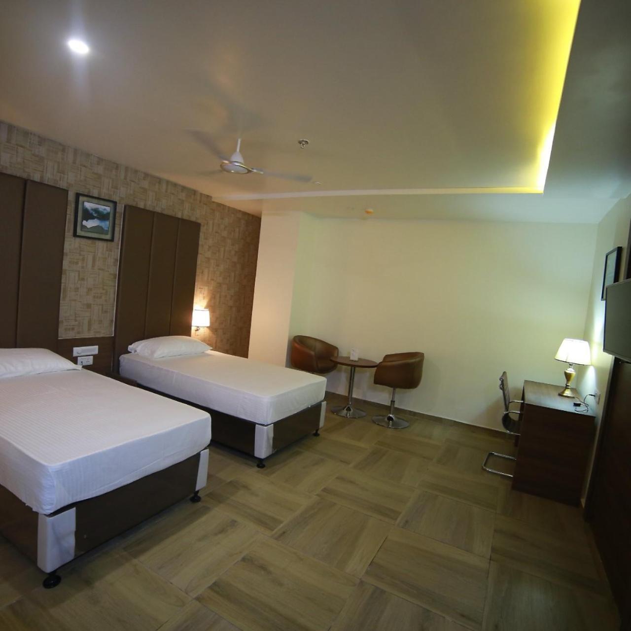 Hotel Svm Grand Medipally Hyderabad Exterior foto