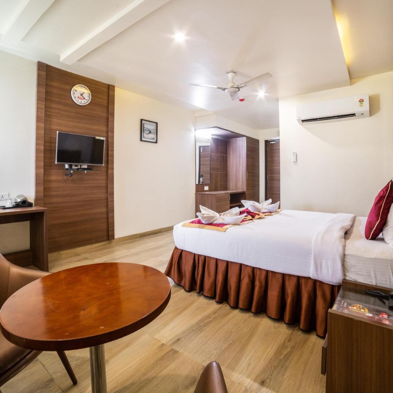 Hotel Svm Grand Medipally Hyderabad Exterior foto