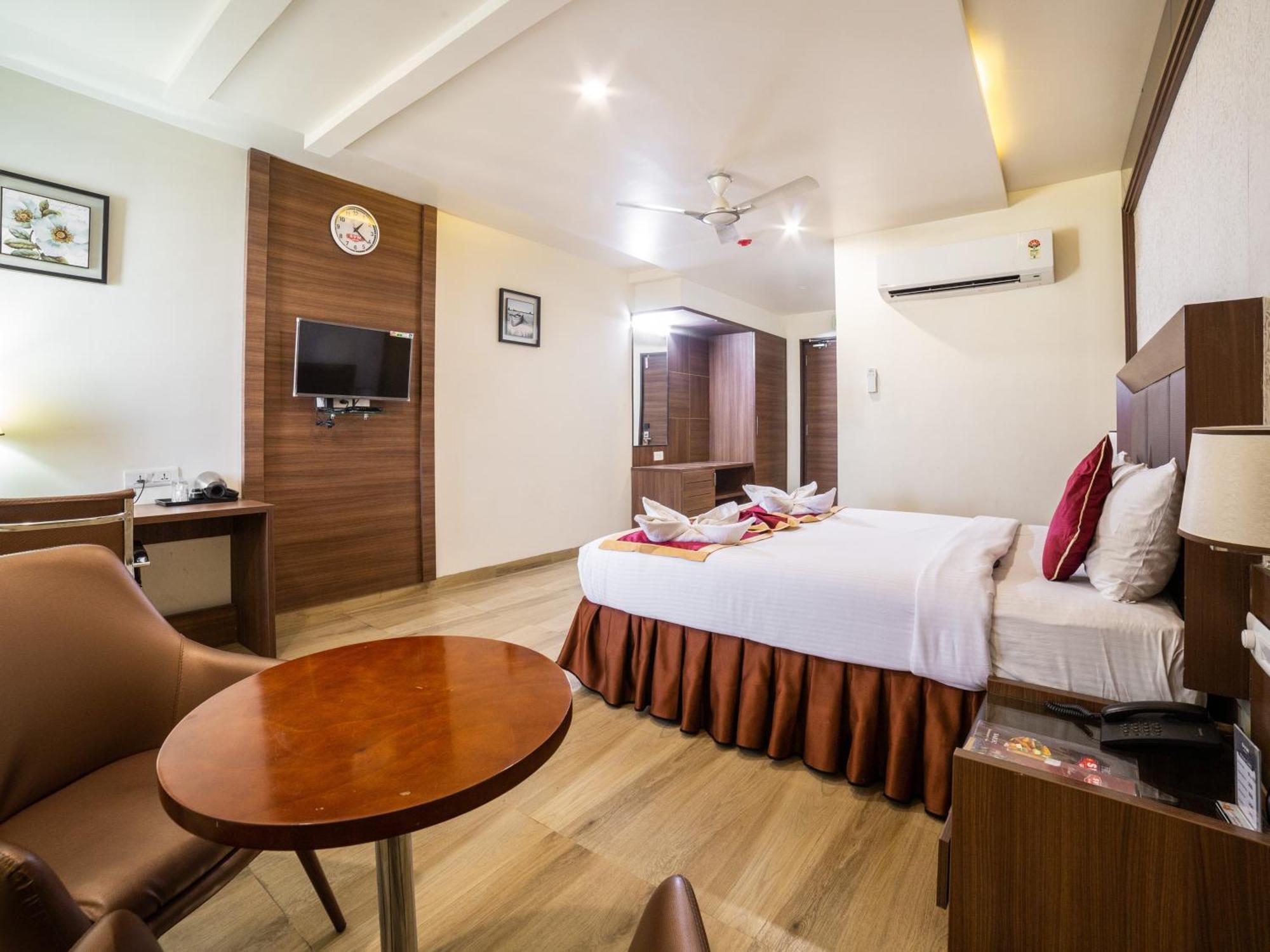 Hotel Svm Grand Medipally Hyderabad Exterior foto